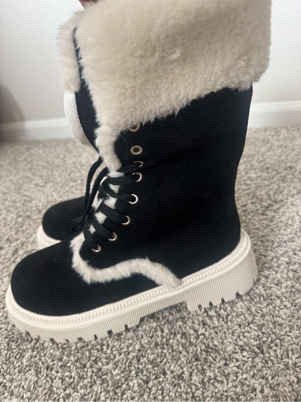 Women’s Black Faux-Shearling Lace-Up Winter Boots